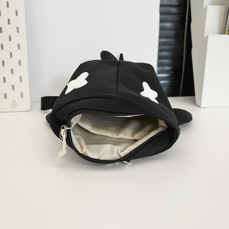 The new Japanese shark backpack is a versatile large-capacity backpack for couples and a trendy single-shoulder bag for men's casual travel Specification drawing