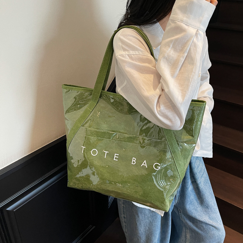A new high-appeartion-level fashionable transparent jelly bag for women, a casual, simple, lightweight and large-capacity tote bag for commuting full figure
