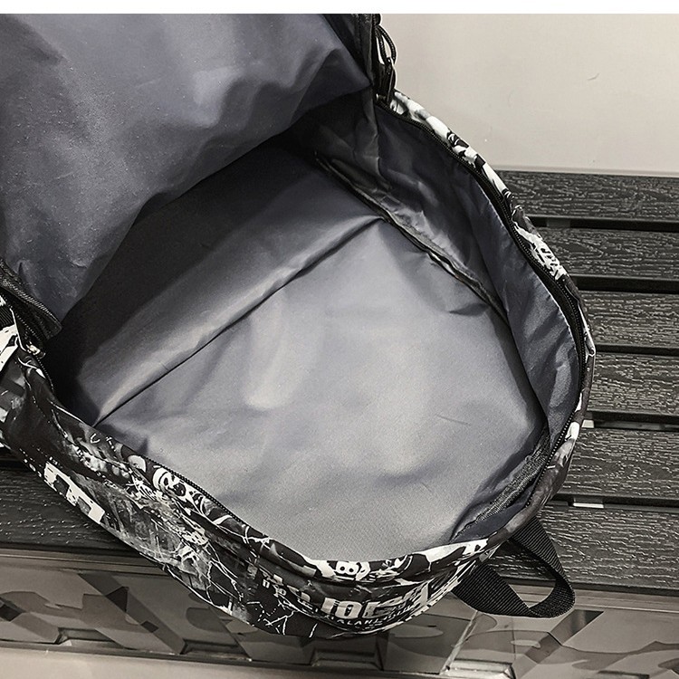 New 2025 niche design graffiti schoolbag for middle and high school students, men's high-end style, large-capacity multi-compartment backpack Application Scenario