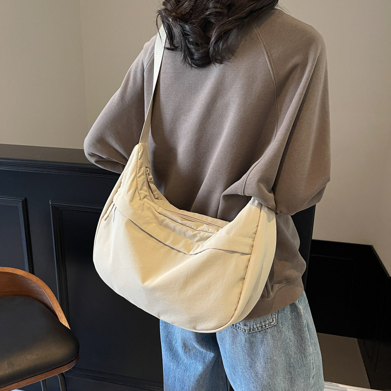 Fashionable commuting large-capacity single-shoulder crossbody bag for women, new spring casual and versatile tote bag, portable dumpling bag full figure