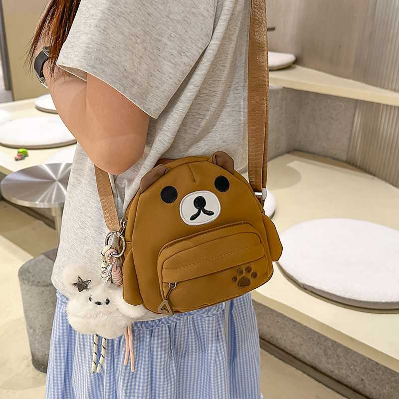 A new Japanese-style, cute cartoon bear crossbody bag with a high level of appearance. It is a casual, simple, lightweight and versatile crossbody bag for commuting details Picture
