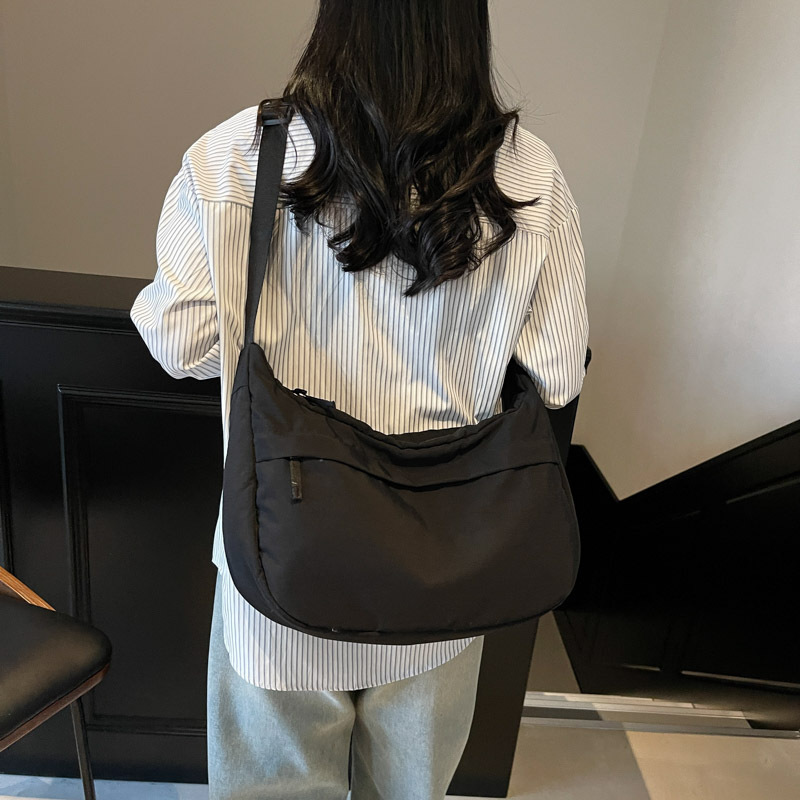 Fashionable commuting large-capacity single-shoulder crossbody bag for women, new spring casual and versatile tote bag, portable dumpling bag details Picture