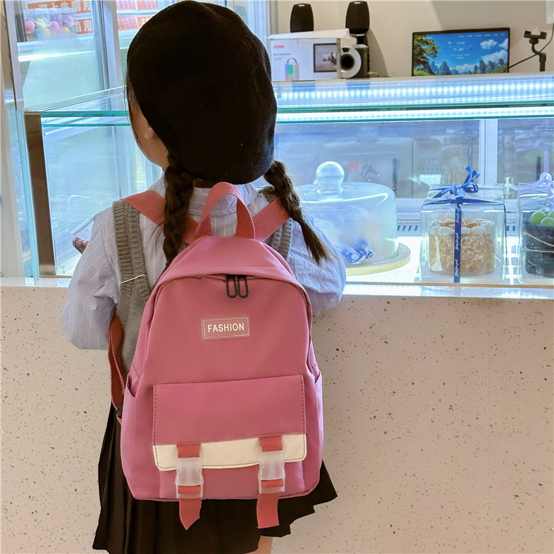 The new autumn 2023 children's backpacks are now available. They are large-capacity, lightweight and casual student schoolbags and trendy children's backpacks for outings Application Scenario