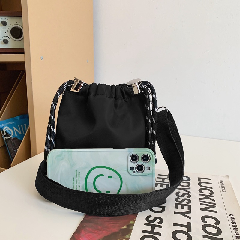 New black trendy crossbody bag for mobile phones, 2024 spring new mini couple fashionable single-shoulder bag Specification drawing
