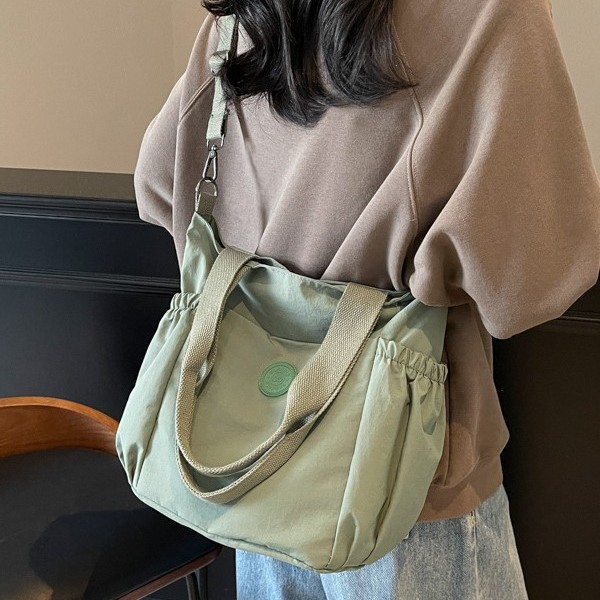 Korean large-capacity solid-color women's bag, spring outdoor commuting casual and convenient bag, simple women's hand-held crossbody single-shoulder bag details Picture