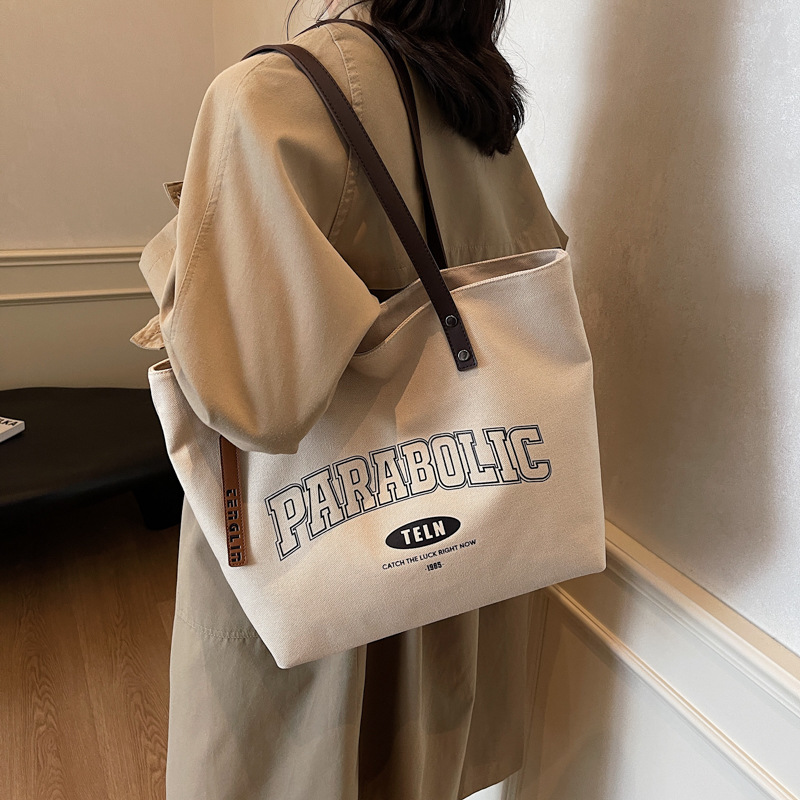 Korean casual letter-printed canvas large bag for women, a new spring 2025 fashionable single-shoulder bag and commuter tote bag full figure