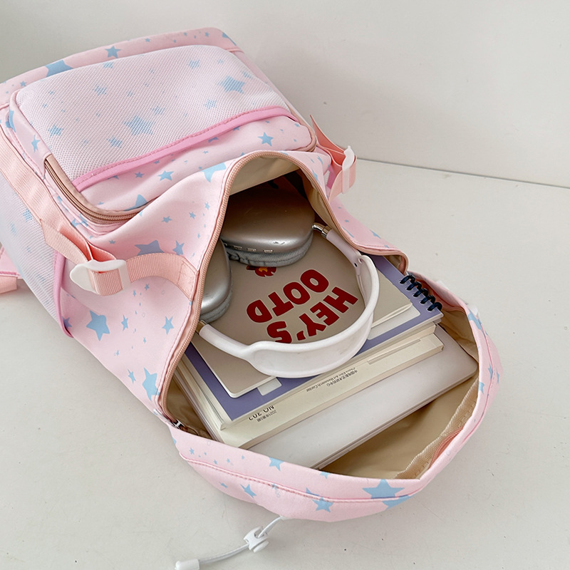 New high-appearance-level, fresh and cute star-printed schoolbag, simple commuting large-capacity backpack for junior and senior high school students Application Scenario