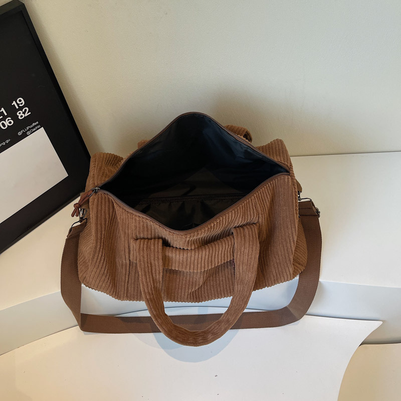 2025 New large-capacity solid-color lightweight yoga bag, simple commuting and travel bag, casual, niche and versatile crossbody bag Specification drawing
