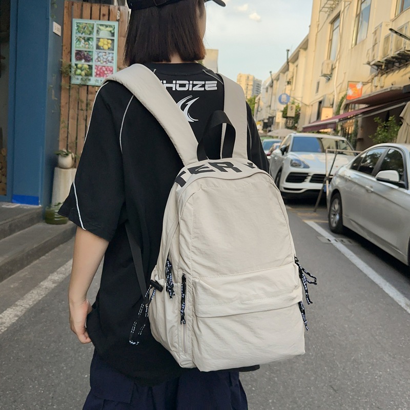 Japanese-style high-appearance-level design, large-capacity schoolbag, casual, versatile and fashionable backpack, wide shoulder strap, lightweight and waterproof backpack full figure