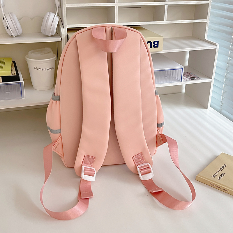 2024 New Instagram schoolbag for girls' outings, cute and simple, versatile for college students, lightweight for spring outings and classes Application Scenario