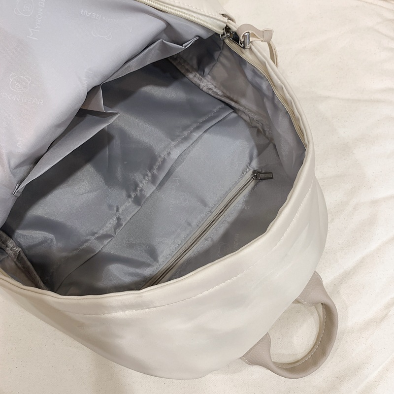 2025 New Hong Kong-style retro backpack, simple and casual, large-capacity student schoolbag, versatile travel waterproof backpack Application Scenario