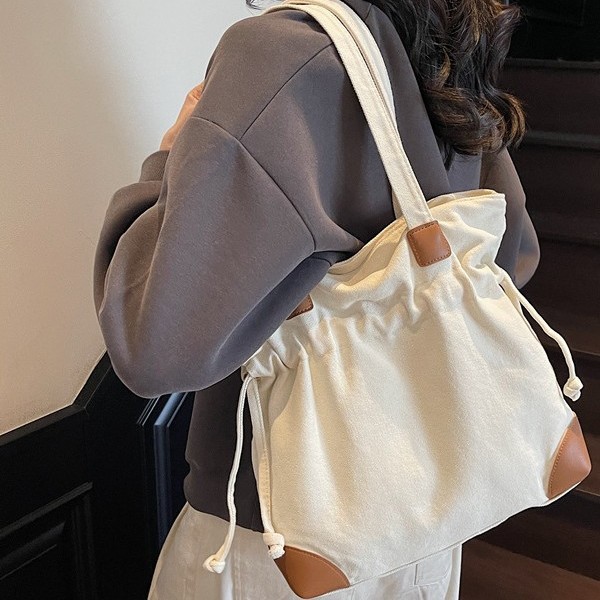 The new drawstring mouthwash mini crossbody bag is a casual, simple, lightweight and versatile large-capacity crossbody bag details Picture