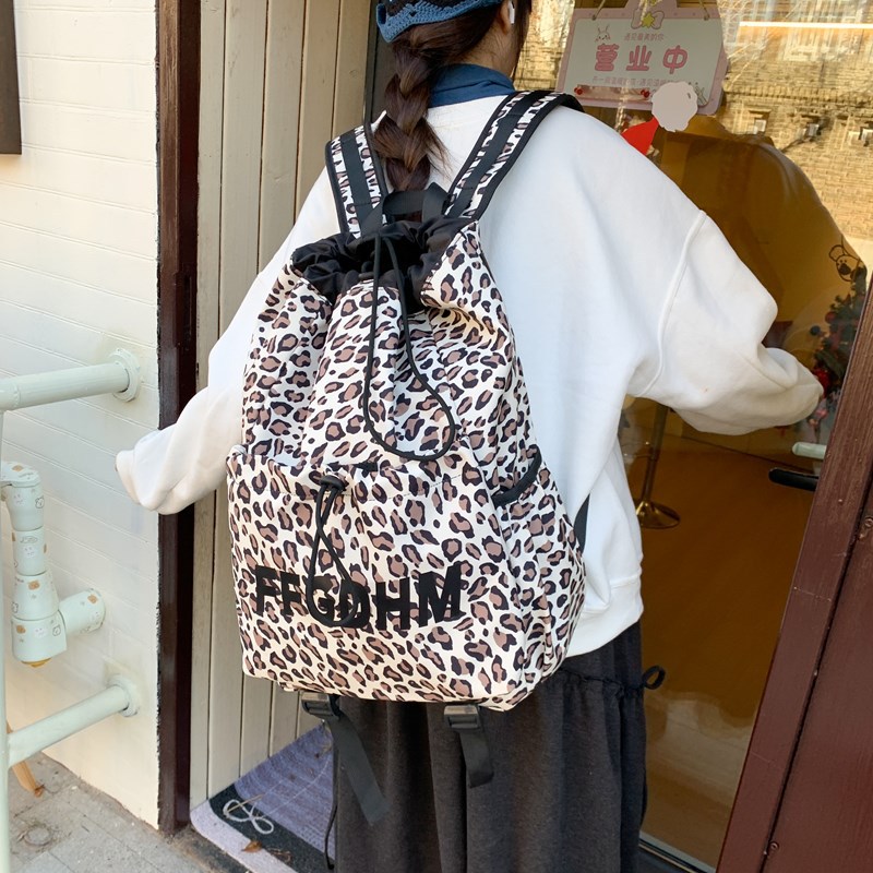 2025 New retro plush leopard print shoulder bag, casual large-capacity commuter bag, tote bag, fashionable bucket bag for women full figure