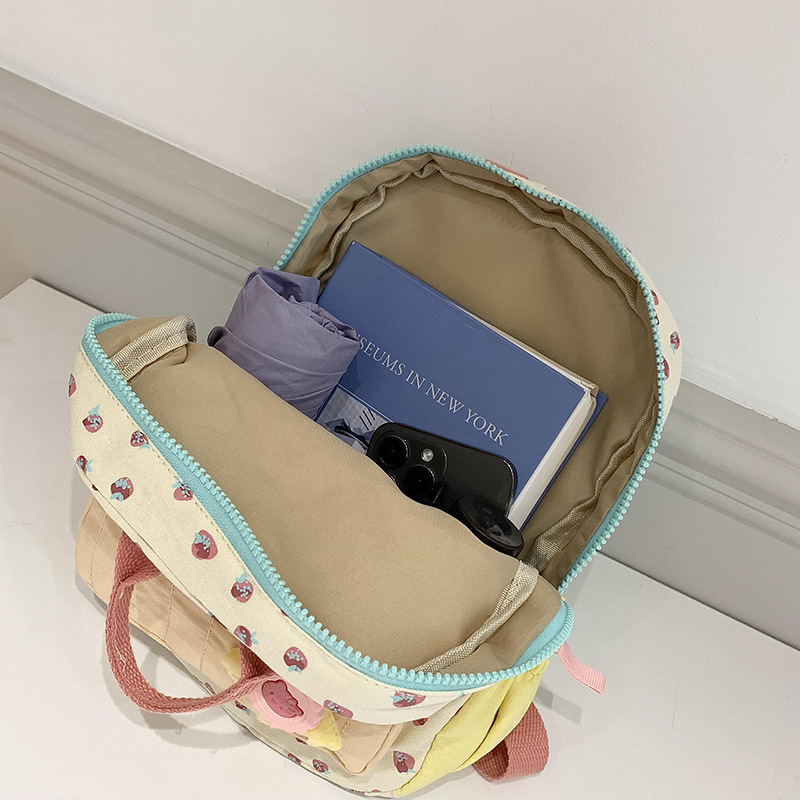 2024 New canvas strawberry-printed girls' schoolbag, dopamine color-blocking backpack, cute mini commuter bag Application Scenario