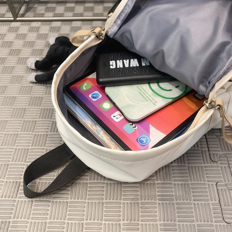 A new Korean-style ins high-look, cool letter chest bag for couples, a casual, simple and lightweight travel and mountaineering crossbody bag Application Scenario