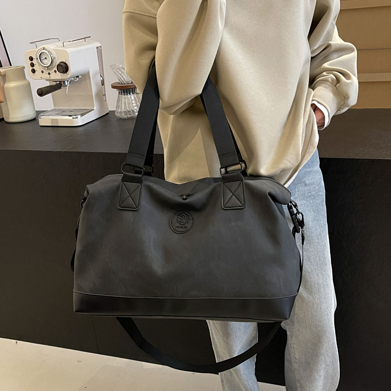 Korean style Instagram large bag, new fitness bag, women's casual lightweight crossbody bag, women's single-shoulder bag, sports fitness travel bag Application Scenario