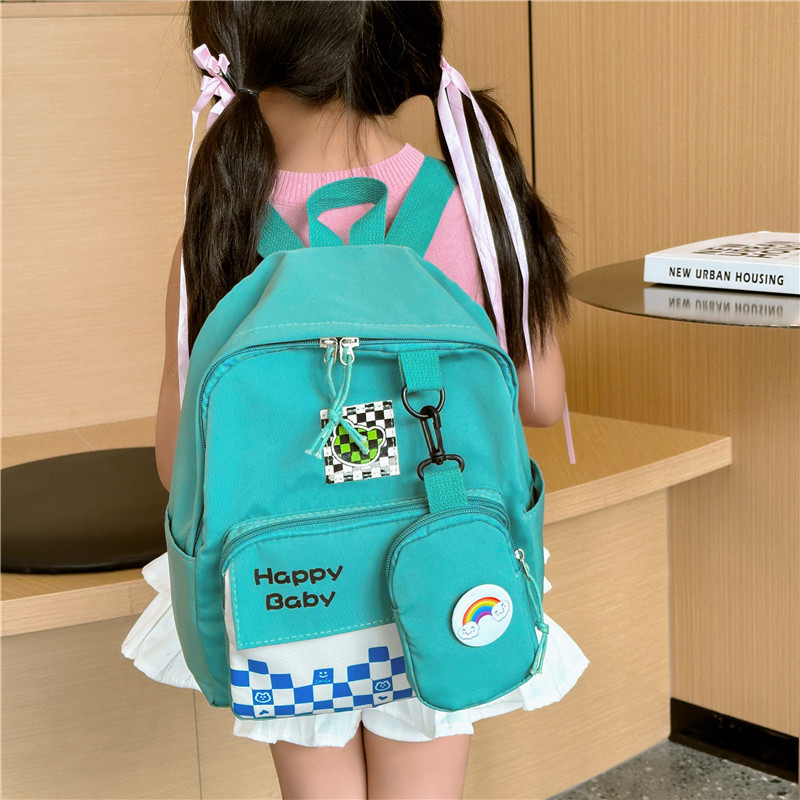 Checkered double-shoulder children's and primary school students' travel letter two-piece backpack, kindergarten schoolbag Application Scenario