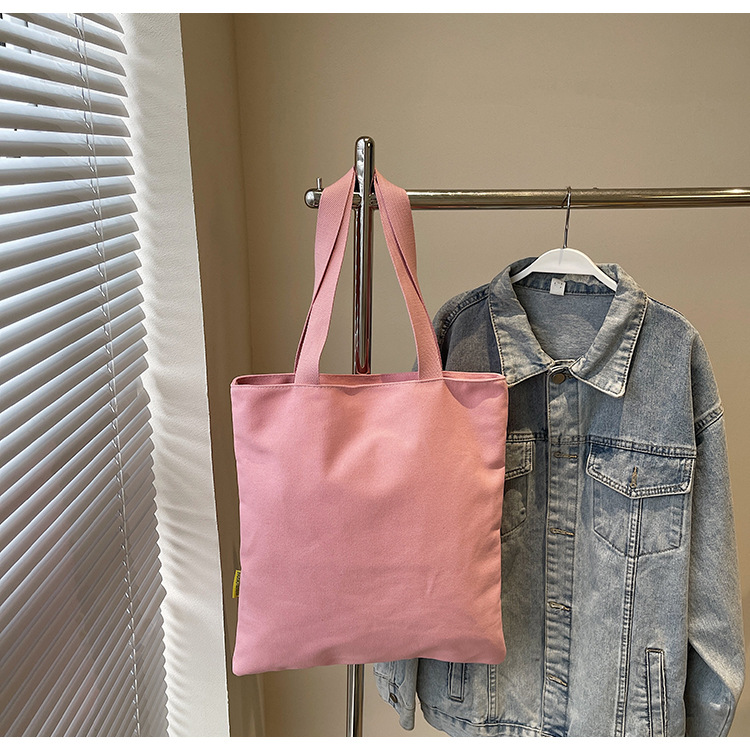 Canvas bag, cartoon handbag, ladies and students, large capacity lunch box bag, hand-held bag, cute tutorial bag, tote bag Application Scenario