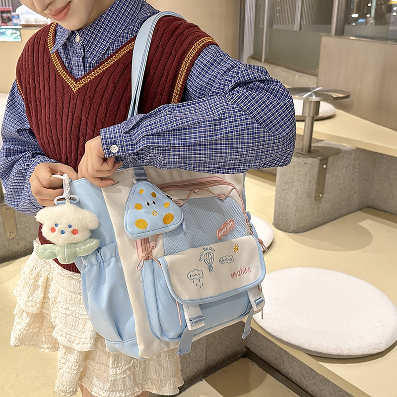 High appearance level single-shoulder bag, Japanese-style ins forest-style fresh and clean, a large capacity color-blocking crossbody bag for primary and secondary school students' make-up classes details Picture