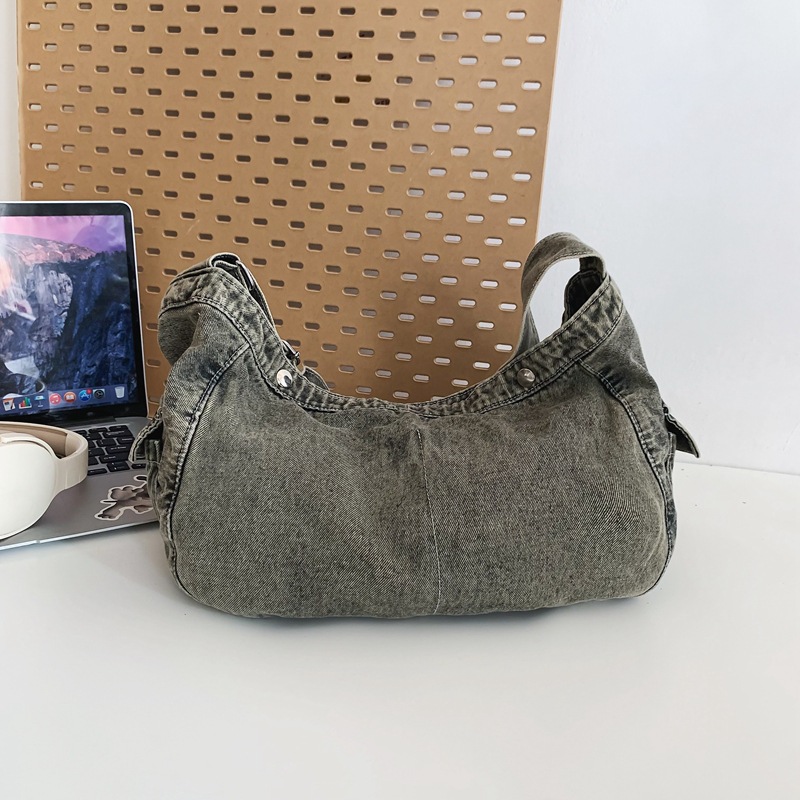 Japanese retro denim crossbody bag for women, 2024 new style casual and laid-back tote bag, daily commuting single-shoulder bag Specification drawing