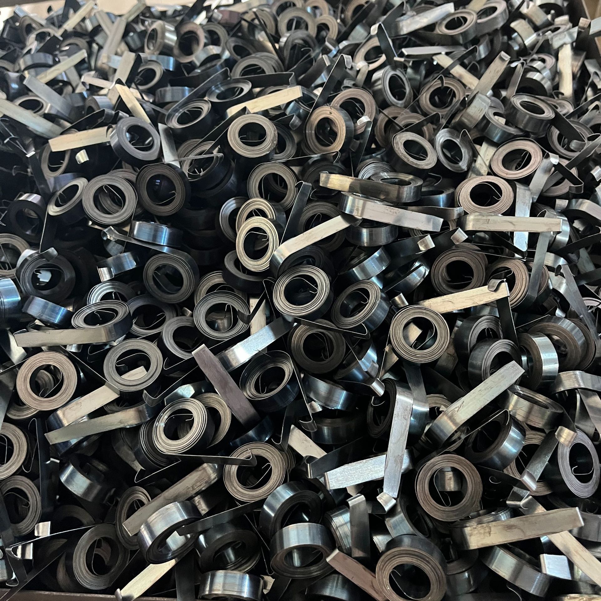 Dongguan manufacturers supply stainless steel volute curly spring constant force variable force stretch springs that can be processed and assembled into finished products Application Scenario