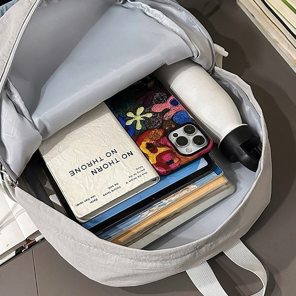 A new high-appearance-level, fresh and sweet, color-blocking mini backpack from Forest-themed ins, a couple's hiking and travel backpack Application Scenario
