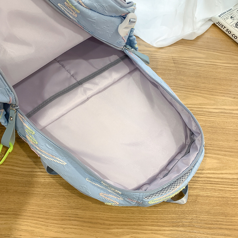 High-appearance-level schoolbag for junior high school girls, forest-style girl, large-capacity backpack, lightweight backpack for spring outings of high school and primary school students Application Scenario