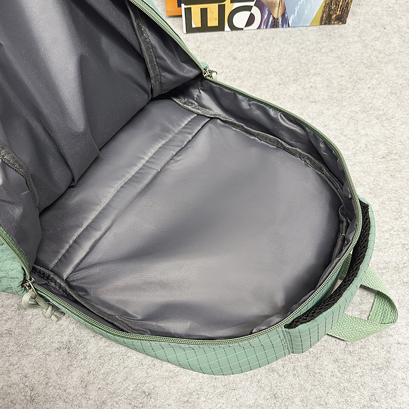 A new Korean-style ins solid-color backpack for couples, featuring a casual, simple, lightweight and versatile large-capacity backpack Application Scenario