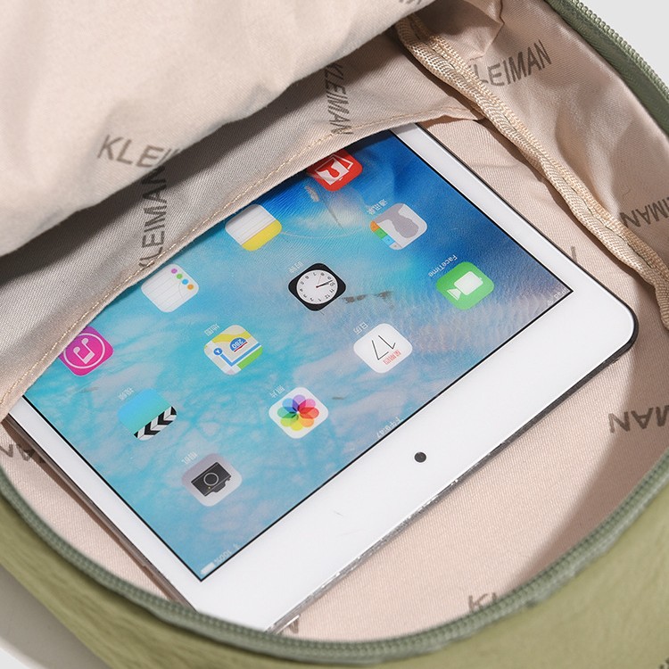 New high-appeal forest-themed backpack for couples, casual, simple, lightweight, commuting, fashionable and versatile outdoor hiking backpacks Application Scenario