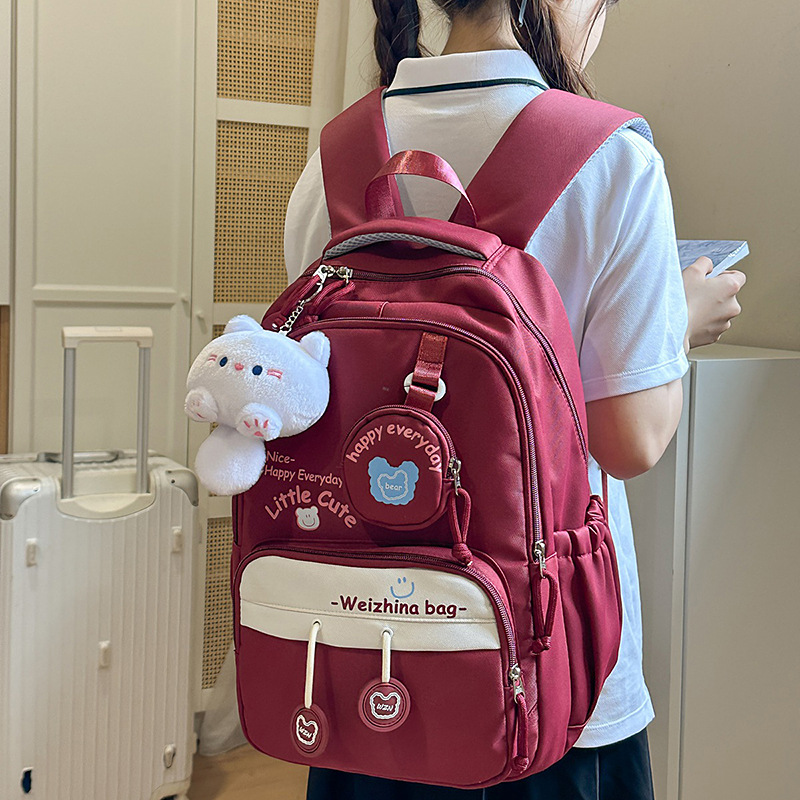 A new high-appeal, fresh and college-style ins backpack for junior and senior high school students, featuring a casual, simple, lightweight and large-capacity backpack full figure