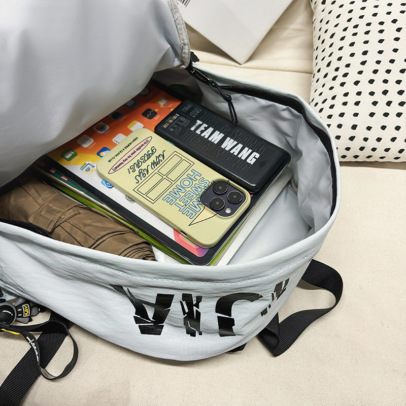 A new high-appeal, fresh and sweet macaron-colored backpack from Korean Instagram, a lightweight and large-capacity backpack for high school students Application Scenario