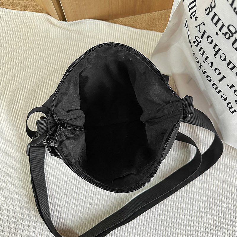 New trendy outdoor sports crossbody bag, men's Instagram simple single-shoulder small backpack, cool and versatile couple single-shoulder bag Application Scenario
