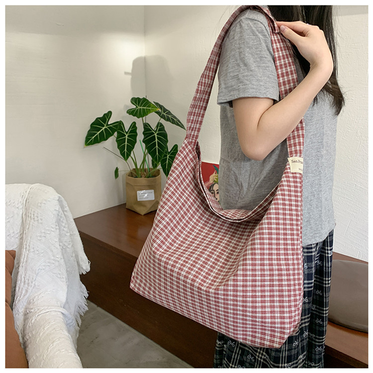 Japanese-style ins fresh and cute checkered schoolbag, soft and cute little backpack for girls, casual and versatile crossbody bag for college students full figure
