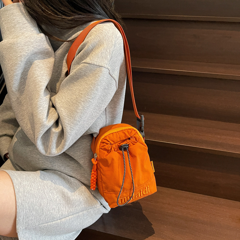 Summer simple and lightweight bucket bag small backpack for women 2025 New high appearance level outdoor casual versatile crossbody bag full figure