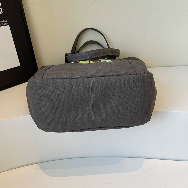 The 2025 new embroidered canvas bag is a versatile summer large-capacity handbag and a simple tote bag for classes and commuting Application Scenario