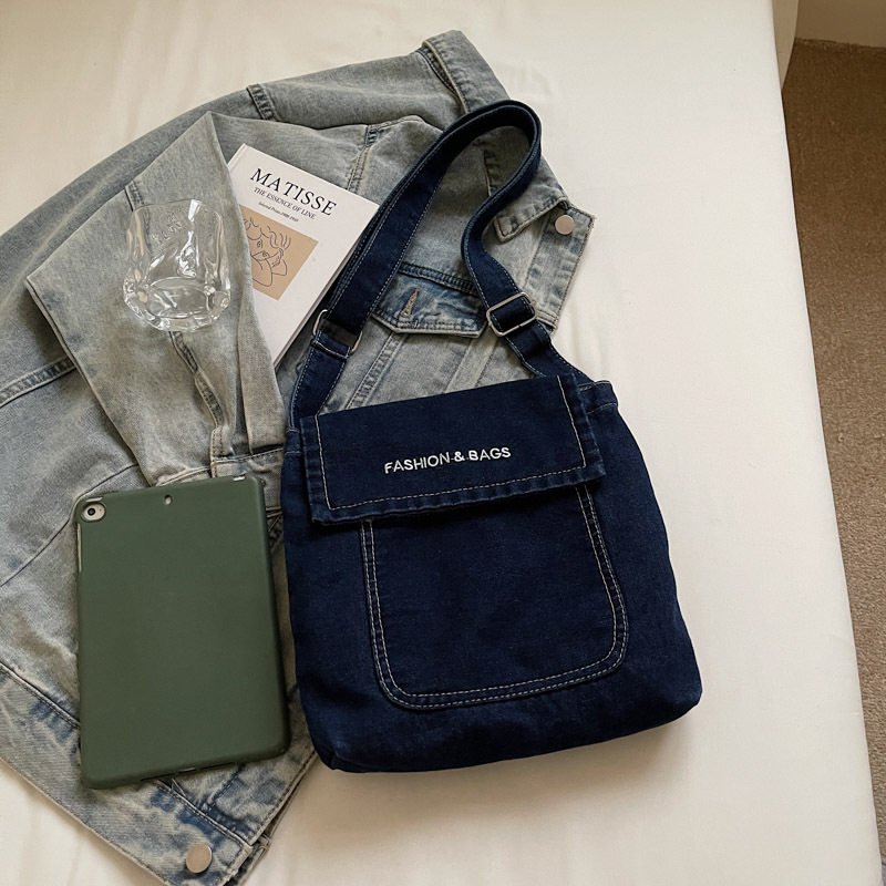 Relaxed large-capacity bag for women, new Spring 2025 denim single-shoulder bag for students, casual and versatile crossbody bag Application Scenario
