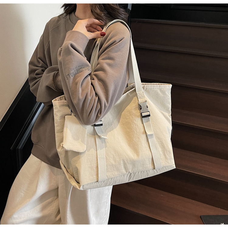 The 2025 new high-appeartion-level large-capacity tote bag is simple and versatile, suitable for shopping and commuting, and is a casual and lightweight backpack details Picture