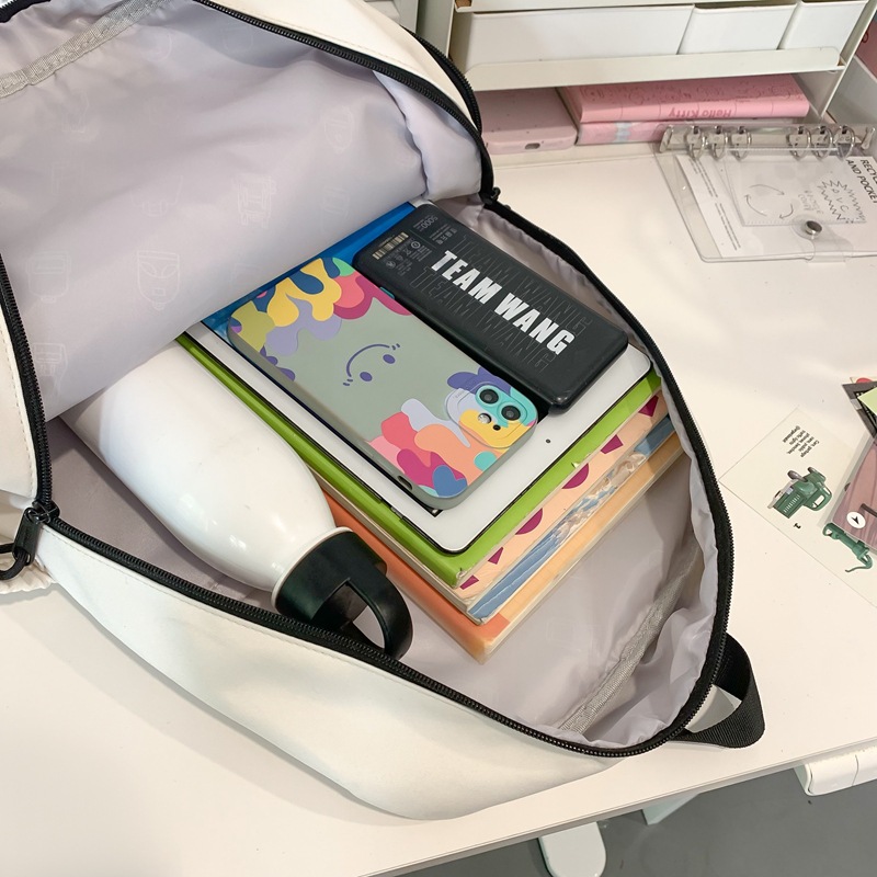This is a fresh and cute schoolbag with a Korean school style. It features a multi-layered design and is a solid-color backpack for female junior high school students Application Scenario