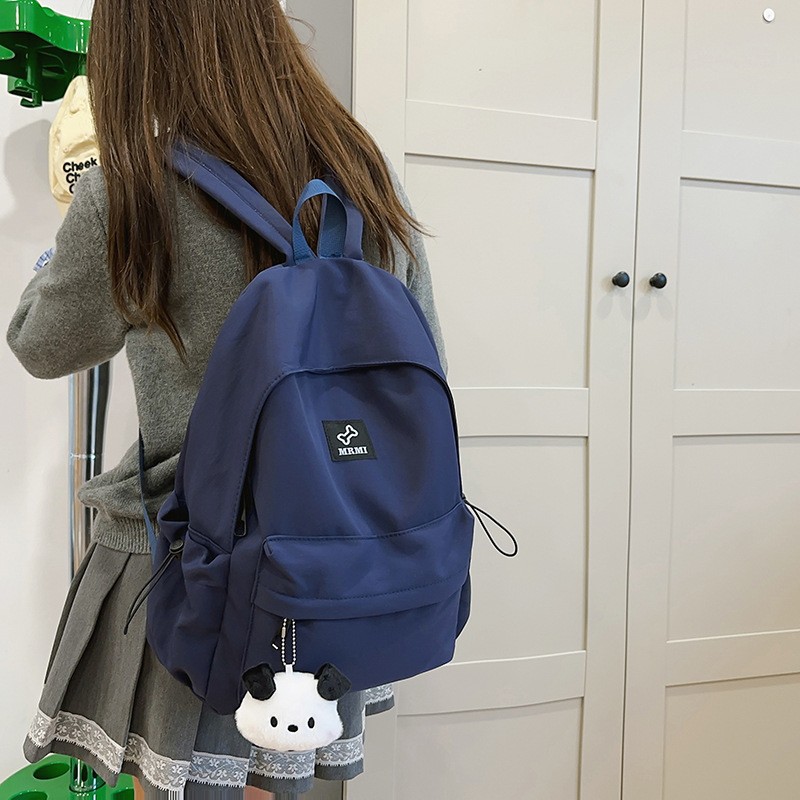 A new high-appearancelevel solid-color backpack from Korean Instagram, a casual, simple, lightweight and large-capacity backpack for middle and high school students full figure