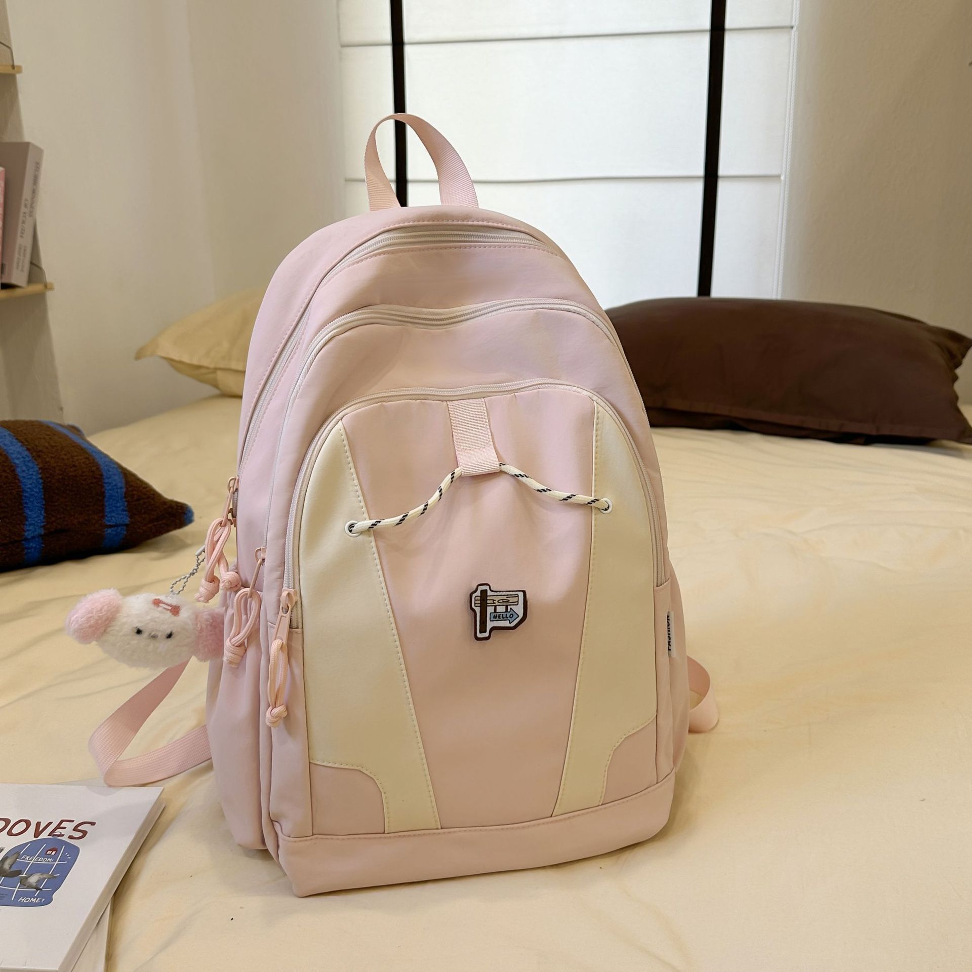 A simple and cute backpack for female college students with high appearance standards, a fashionable large-capacity trendy backpack, and a sports travel computer bag Application Scenario