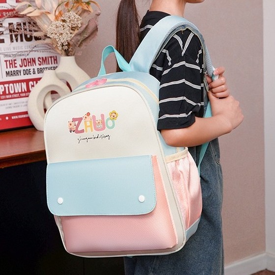 A new high-appearance-level, fresh and sweet, color-blocking mini backpack from Forest-themed ins, a lightweight backpack for grades 1-3 full figure