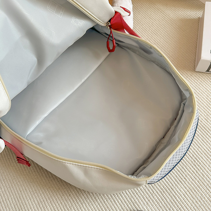 A new retro workwear-style backpack for men, a Korean version of the ins school style, a multi-layered backpack with contrasting colors for junior and senior high school students Application Scenario