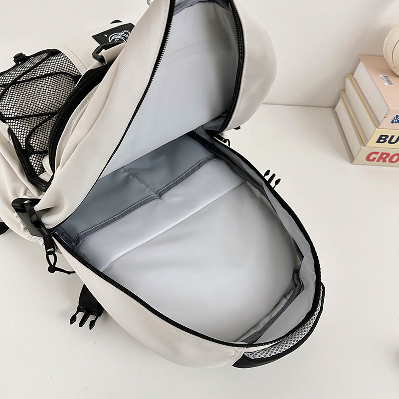 Korean-style schoolbag, large-capacity backpack for junior high school girls, high school campus backpack for couples, high appearance level, versatile backpack Application Scenario