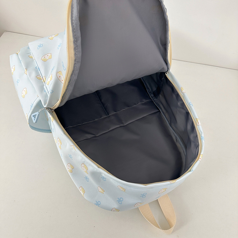 2025 New Korean style ins large-capacity cute schoolbag, casual, simple and versatile backpack, lightweight spring outing bag Application Scenario
