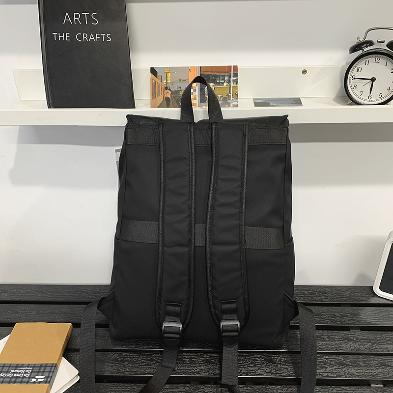The new laid-back style waterproof versatile backpack is lightweight, simple, and has a large capacity. It is a casual, sporty, and commuting computer bag Specification drawing