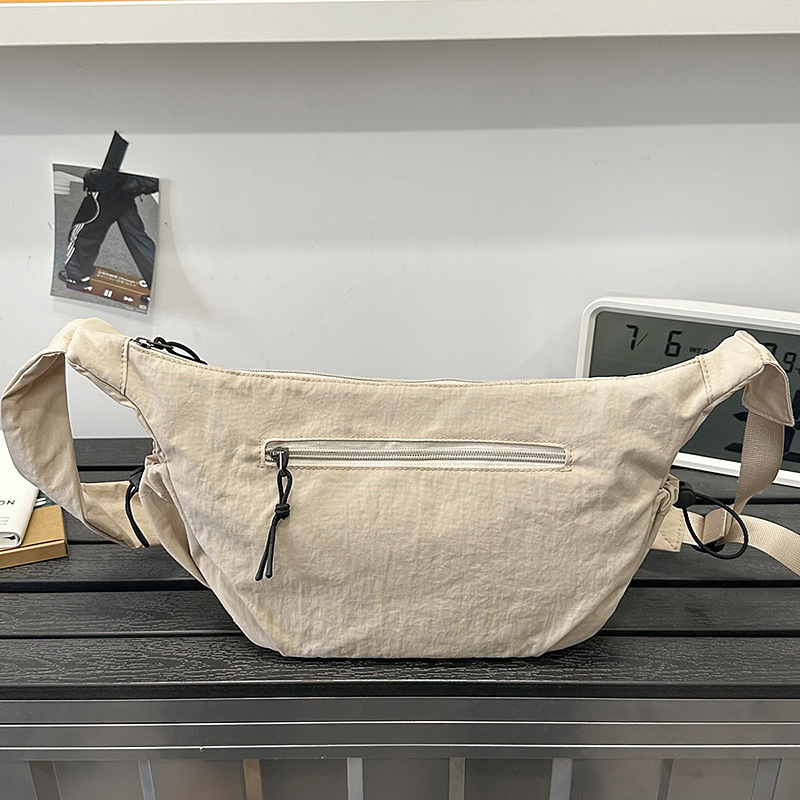 The new 2025 stylish and laid-back large-capacity single-shoulder bag is simple, artistic, versatile, trendy, casual and lightweight Specification drawing