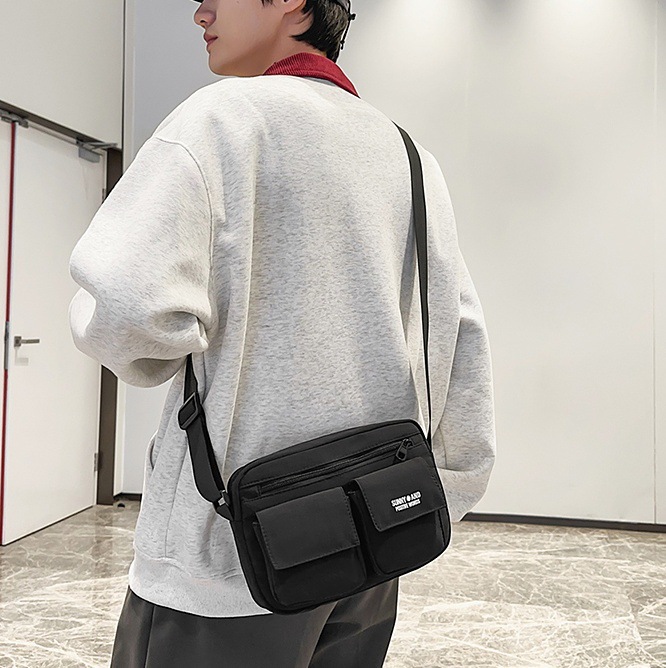 2025 New trendy brand single-shoulder bag for men, Japanese casual, simple and versatile crossbody bag, lightweight mobile phone, small backpack for women full figure