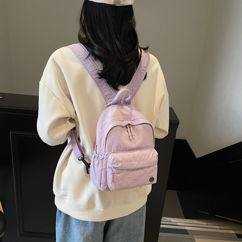 American retro backpack, light and casual chest bag, niche design, solid color, versatile single-shoulder bag, commuting and travel backpack full figure