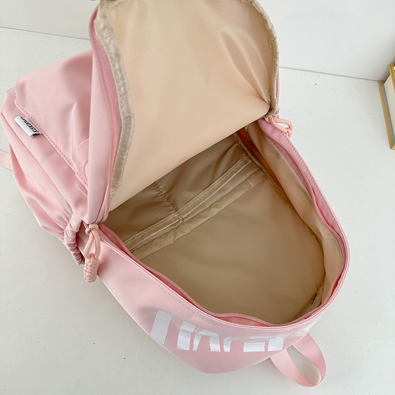 Japanese-style simple and versatile large-capacity solid color school backpack, new Spring 2025 lightweight commuter student backpack Application Scenario