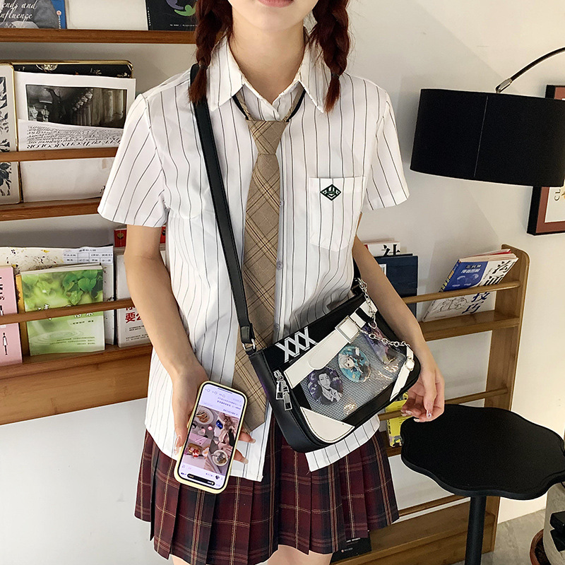 Japanese-style cute smug pain bag, 2D sweet and cool hot girl armpit bag, high appearance level, casual and niche design single-shoulder bag details Picture